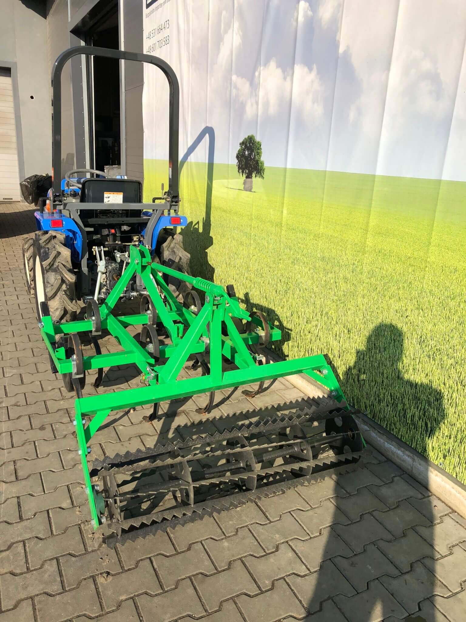 Kultywator z wałkiem strunowym