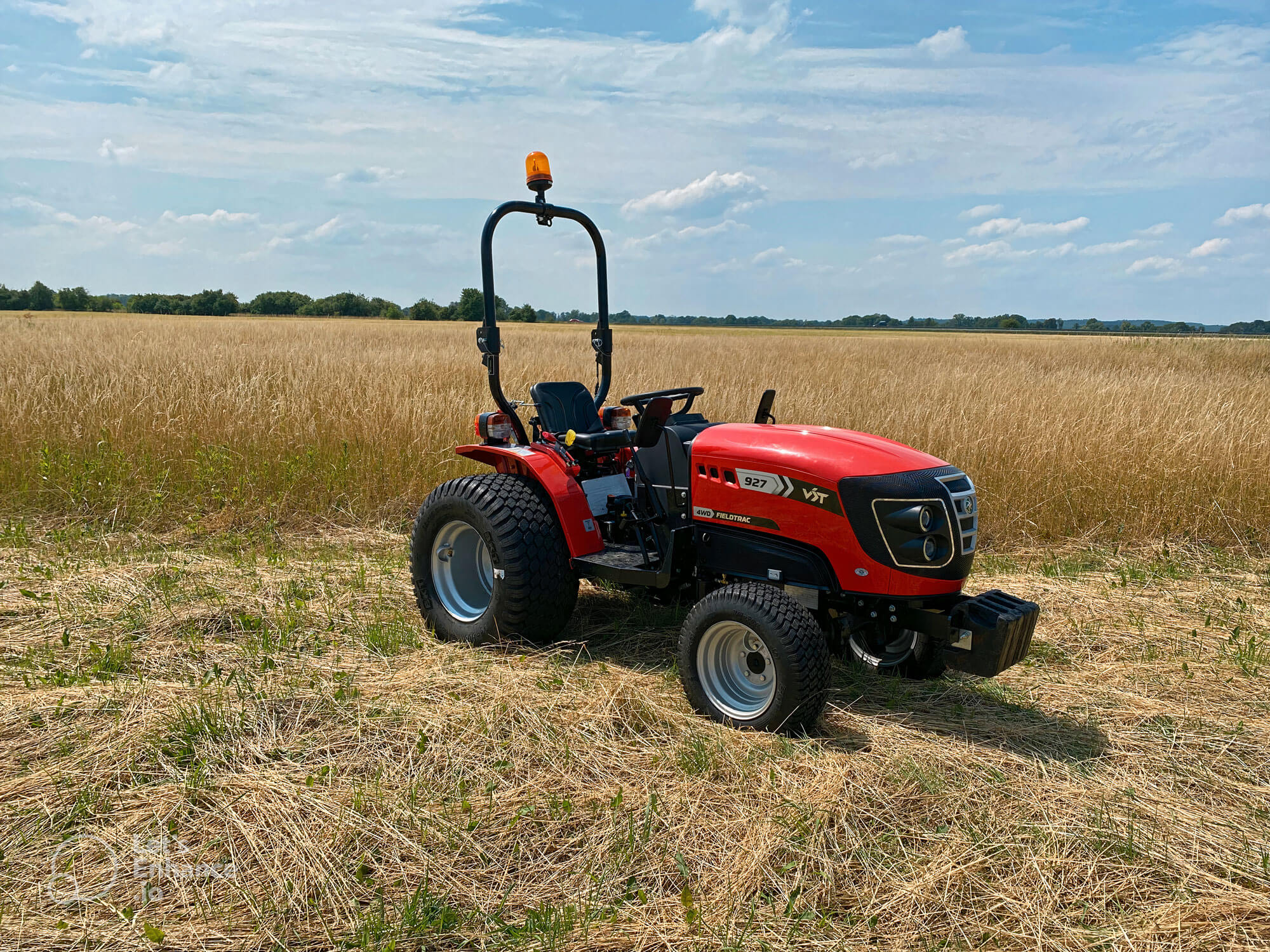 Nowy Traktor VST Fieldtrac 927 z oponami do trawy