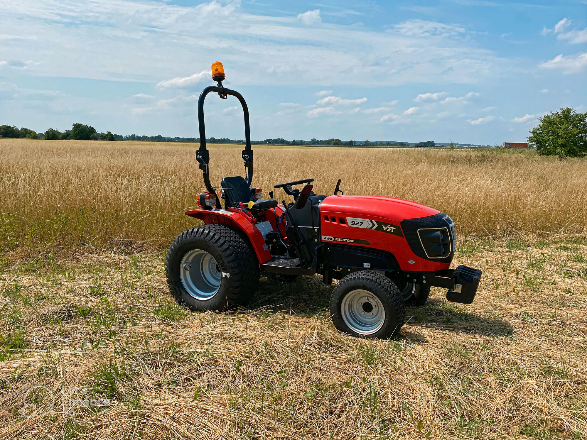 Nowy Traktor VST Fieldtrac 927 z oponami do trawy