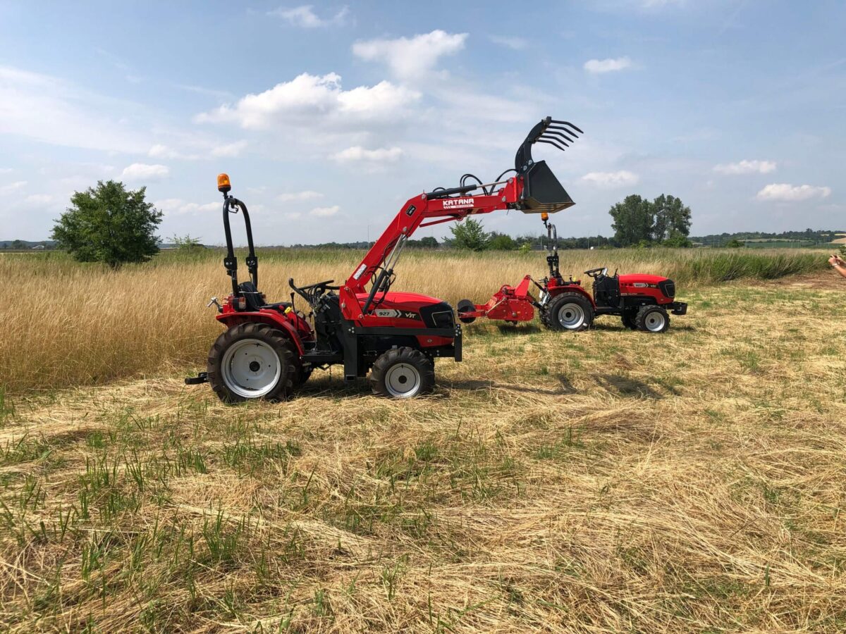 Traktorek VST Fieldtrac 927 z ładowaczem czołowym