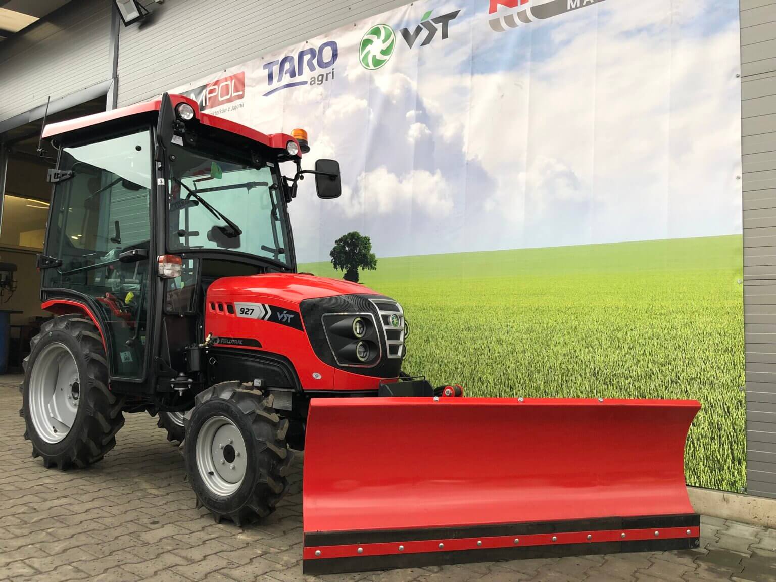 Traktorek VST Fieldtrac 927 + kabina z homologacją + pług do śniegu