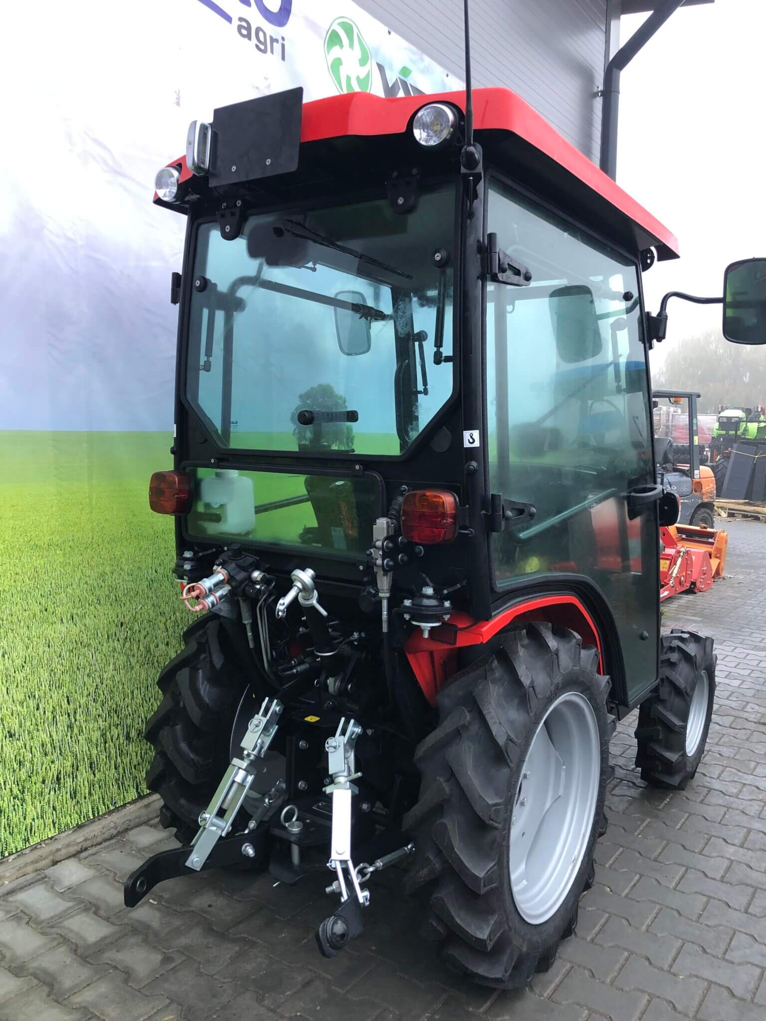 Kabina z homologacją do traktorka VST Fieldtrac 927