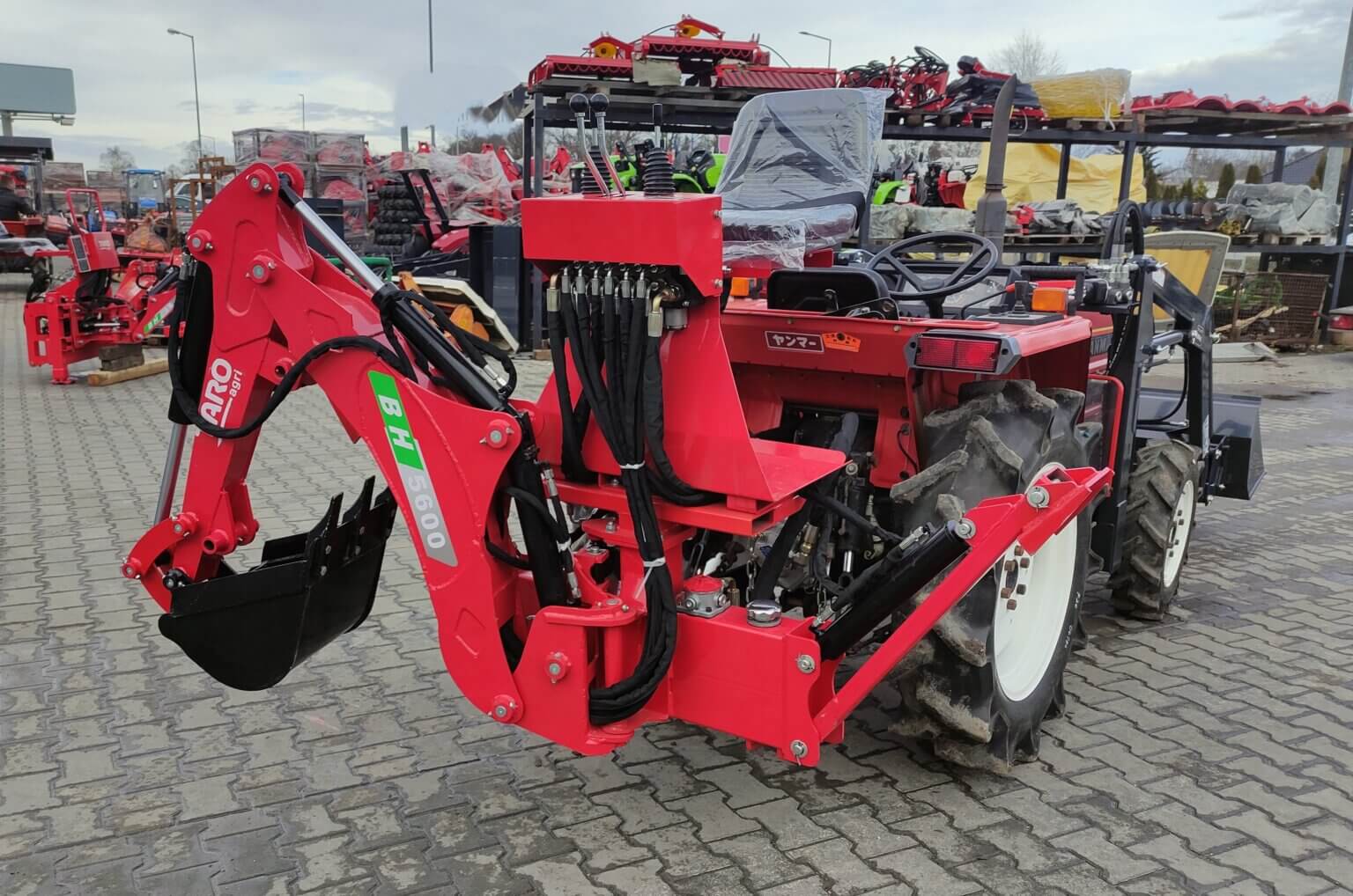 Koparka BH5600 Taro Agri