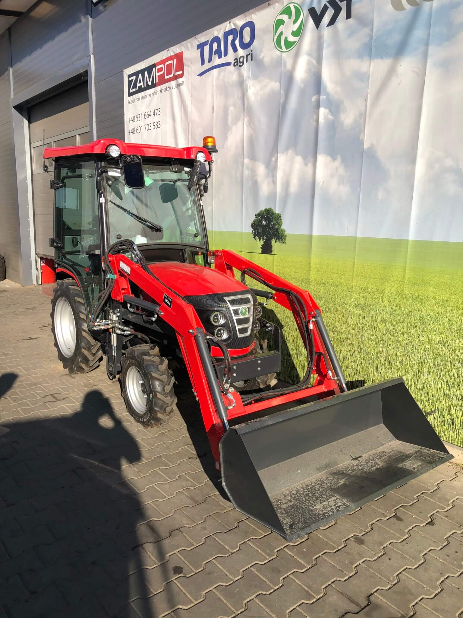 NOWY Traktorek VST Fieldtrac 927 + kabina + ładowacz czołowy