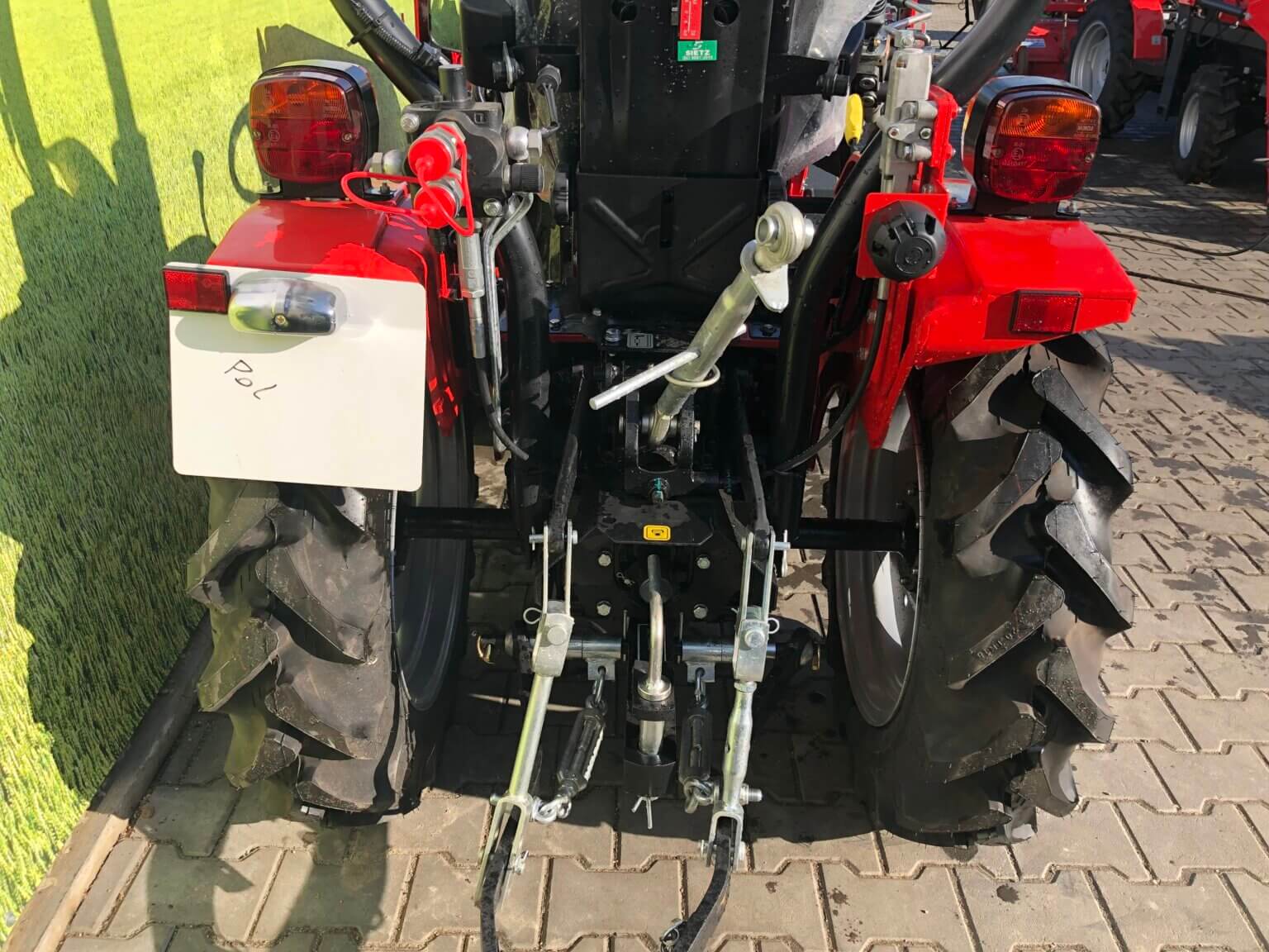 Traktorek VST Fieldtrac 927 z ładowaczem czołowym