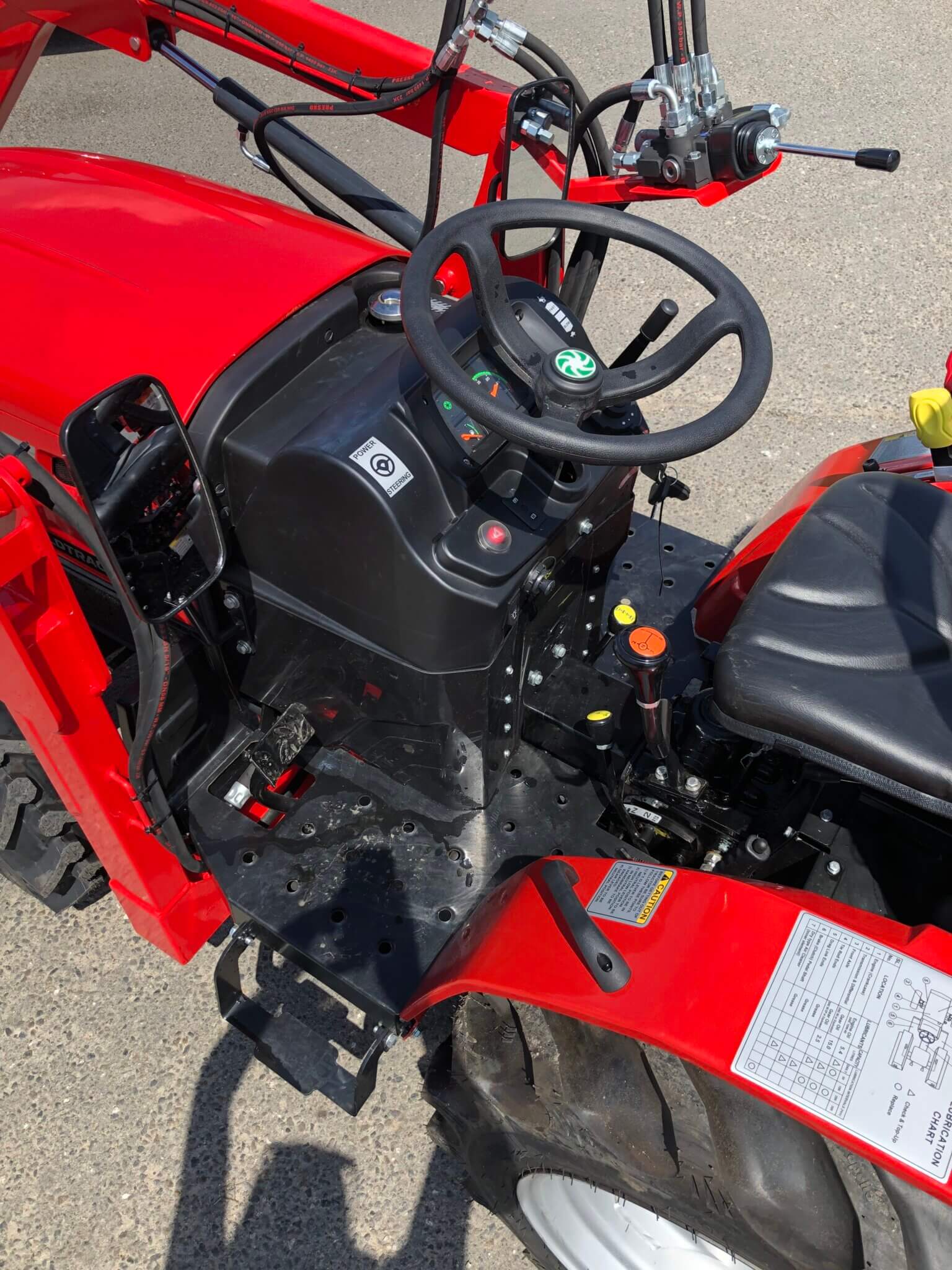 Traktorek VST Fieldtrac 927 z ładowaczem czołowym