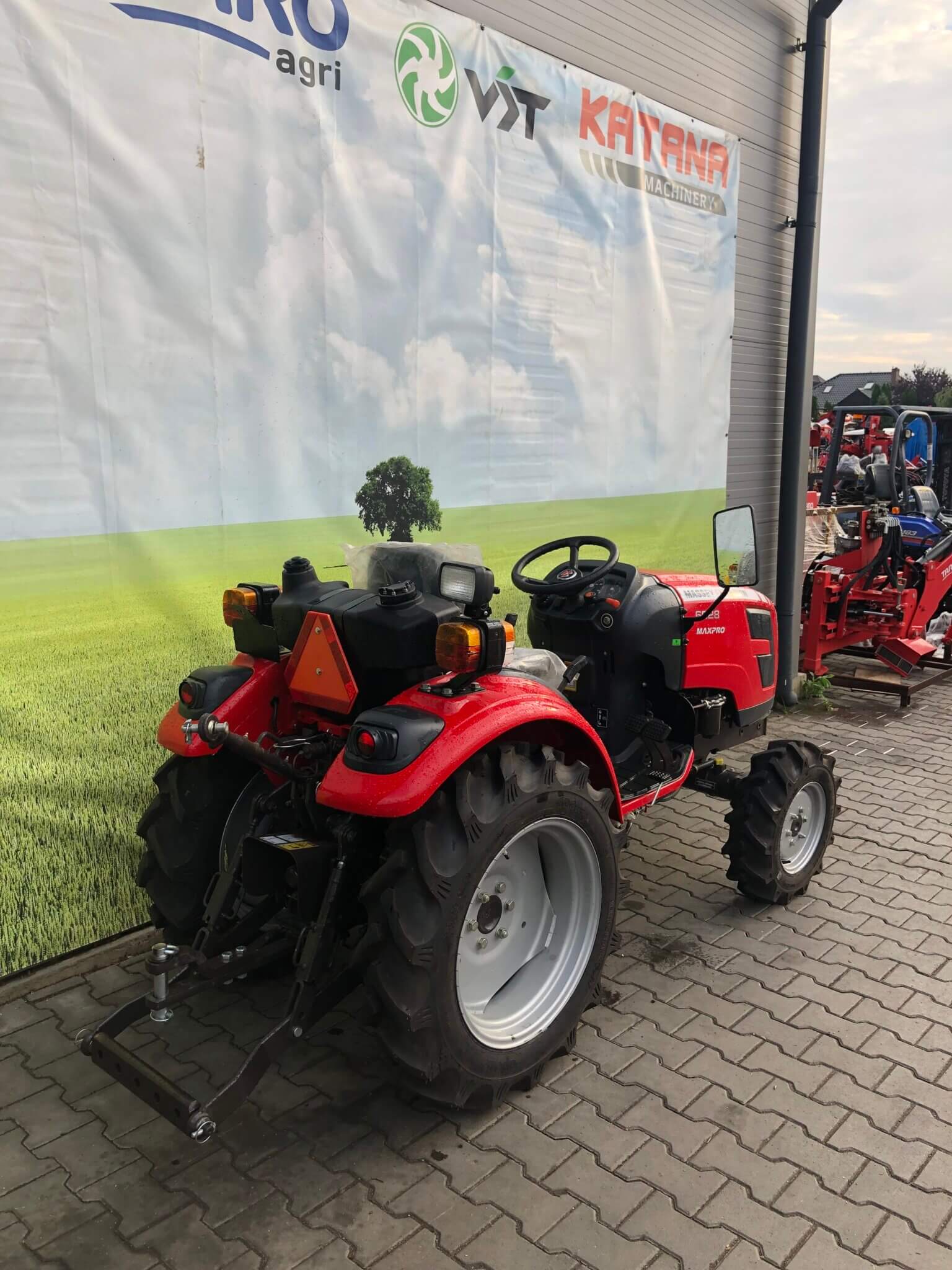 Traktorek Massey Ferguson 6028