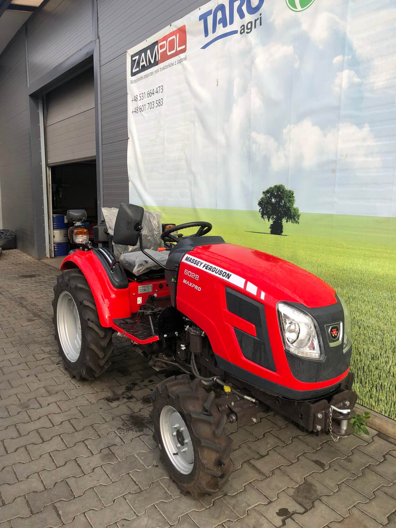 Traktorek Massey Ferguson 6028