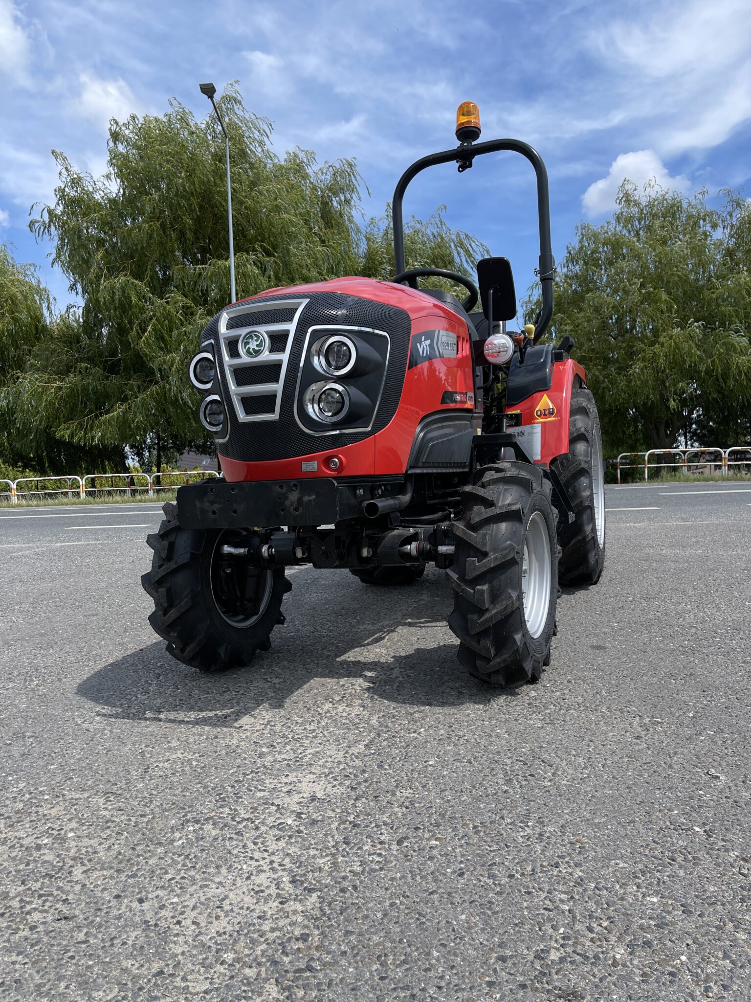 NOWY traktor VST Fieldtrac 929 EGT