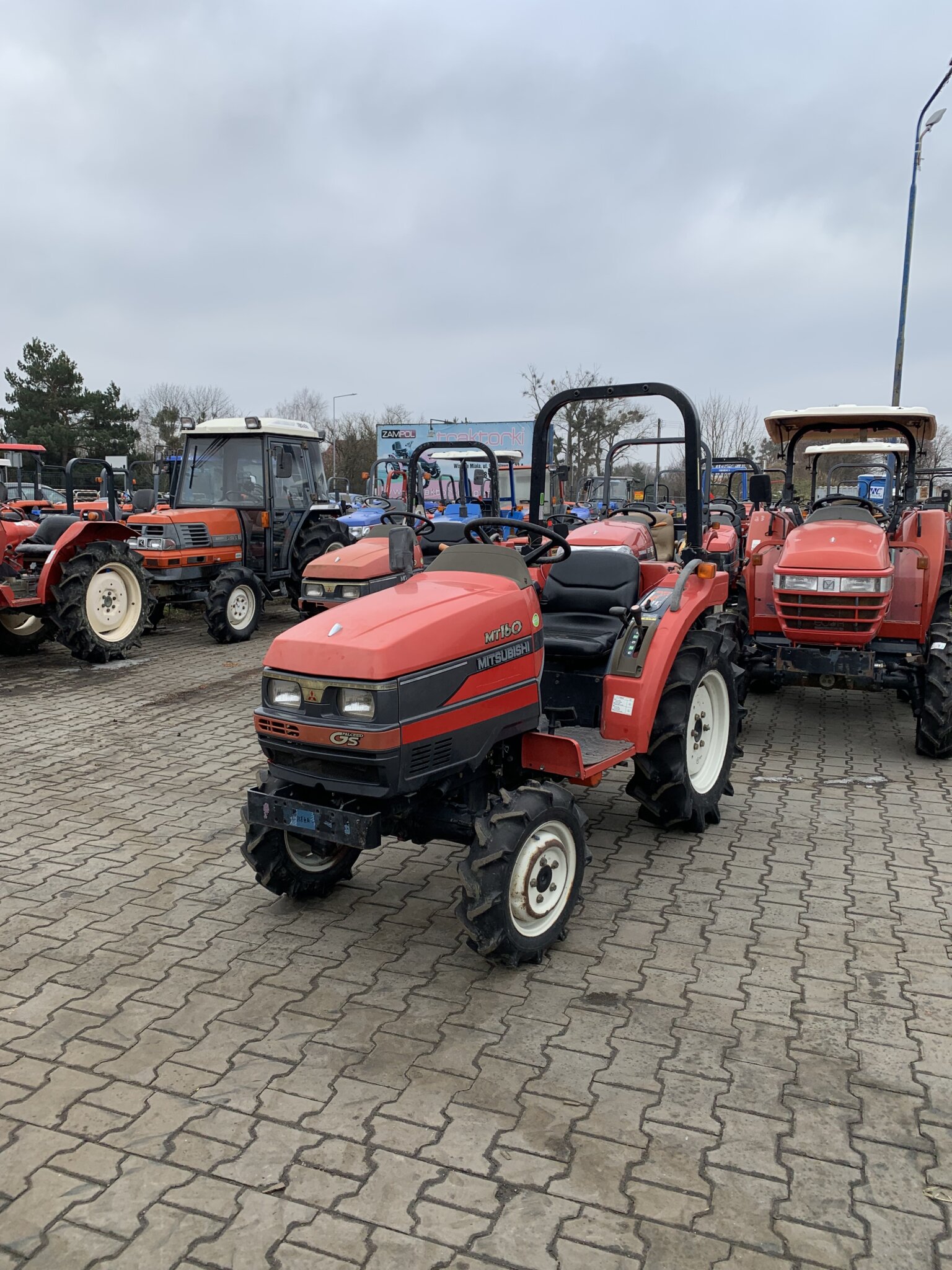 Traktorek Mitsubishi MT160