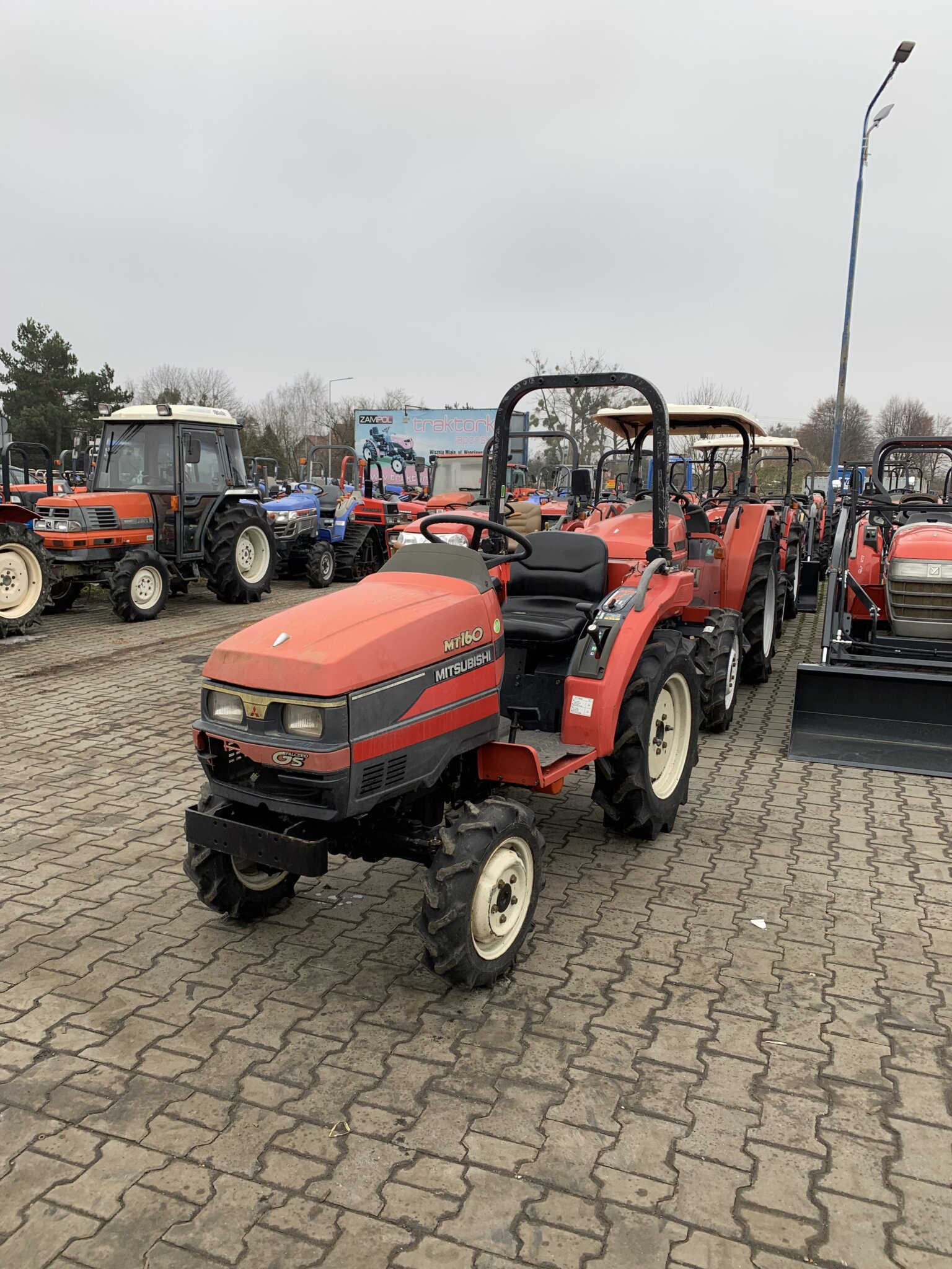 Traktorek Mitsubishi MT160
