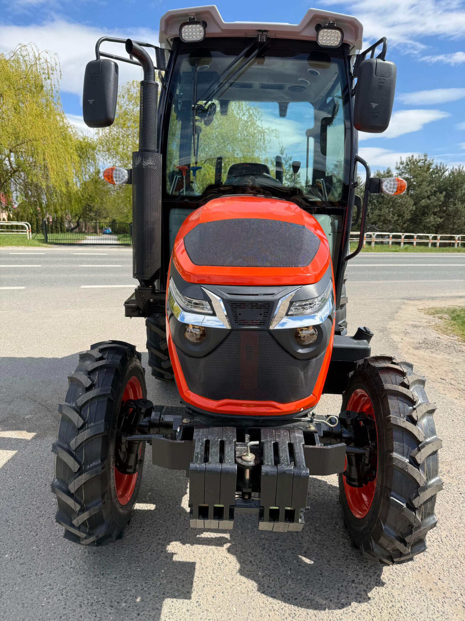 Traktor Taro LX504