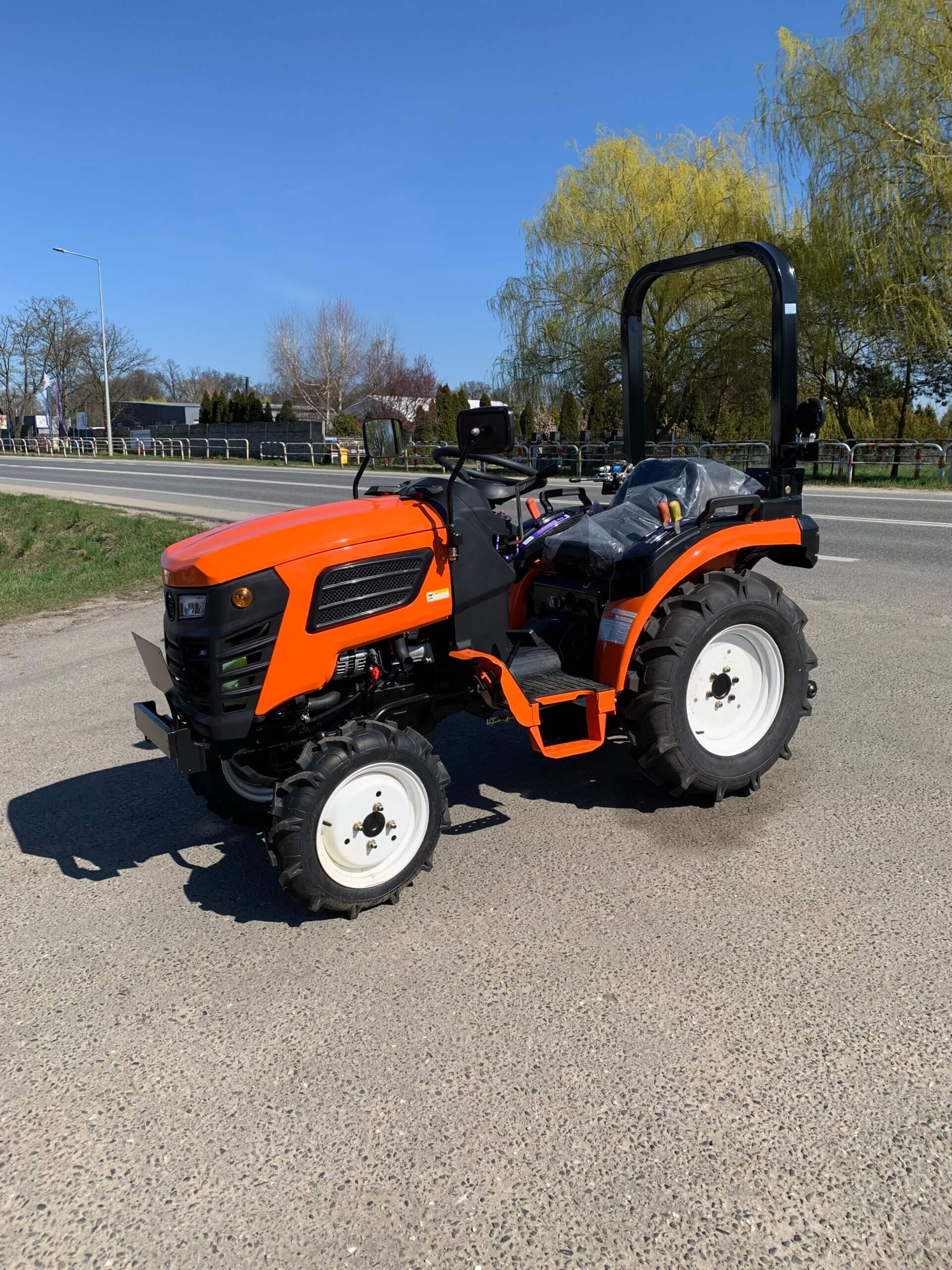 Traktorek Taro B2501