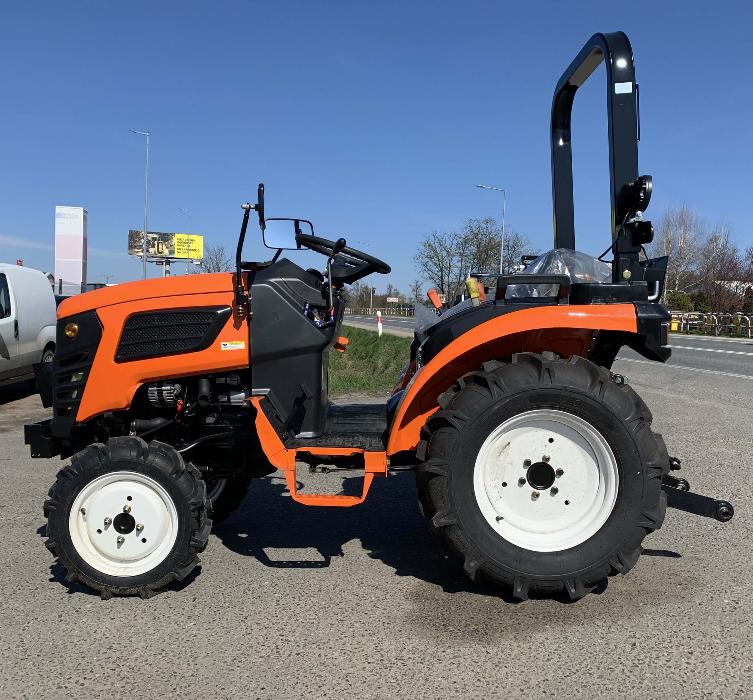 Traktorek Taro B2501