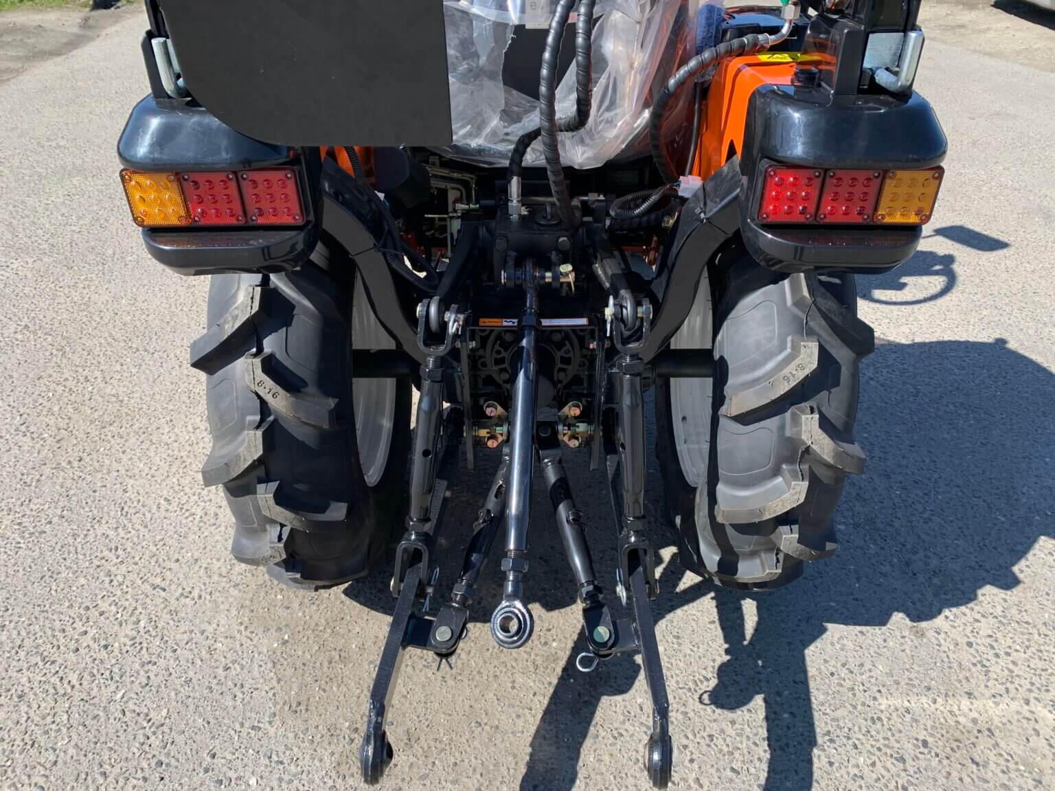 Traktorek Taro B2501