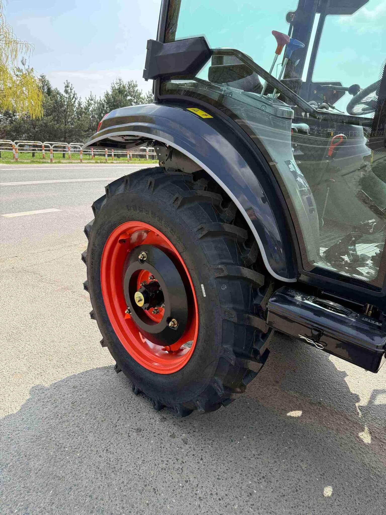 Traktor Taro LX504
