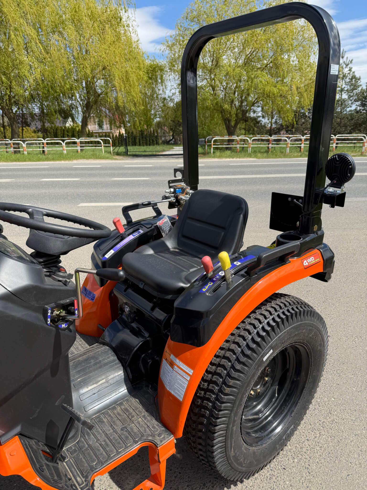 Traktorek Taro B2501 opony do trawy