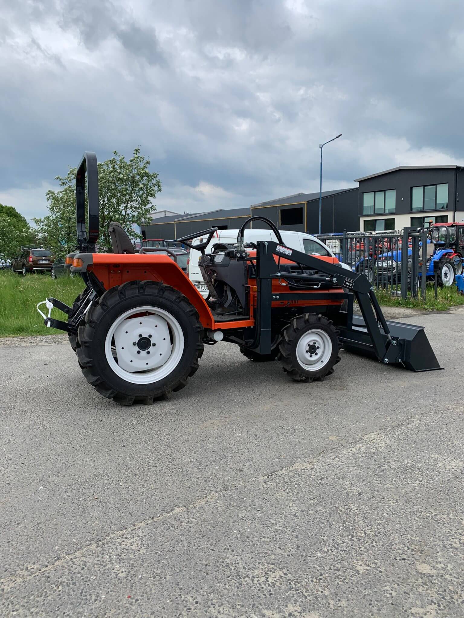 Traktorek Kubota GL221 z ładowaczem czołowym