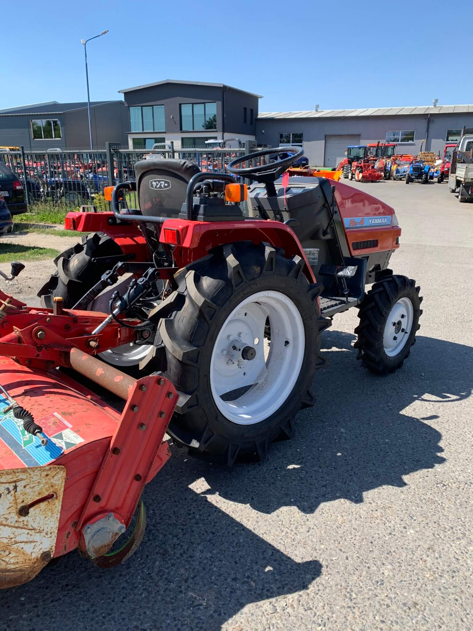 Traktorek Yanmar Ke-4 z glebogryzarką