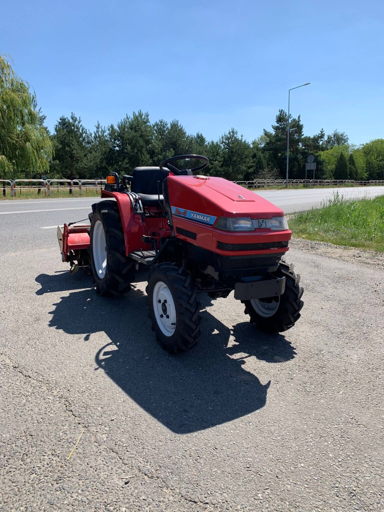 Traktorek Yanmar Ke-4 z glebogryzarką