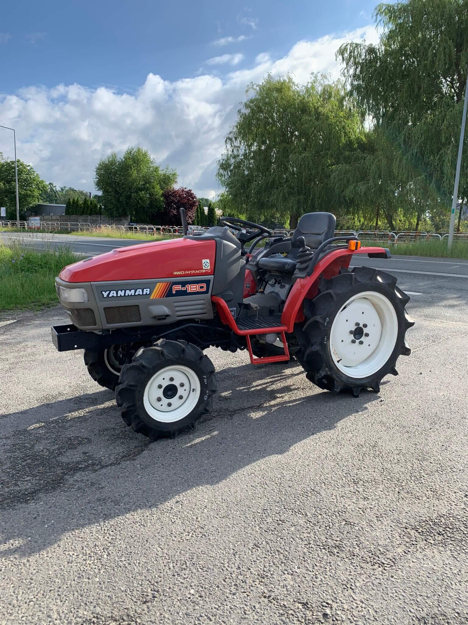 Traktorek Yanmar F180