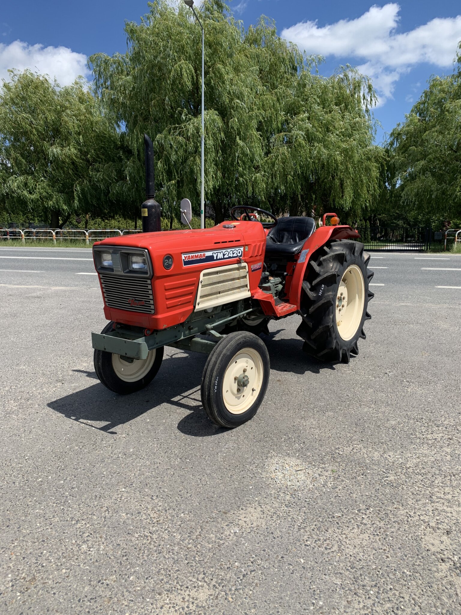 Traktorek Yanmar YM2420 2WD