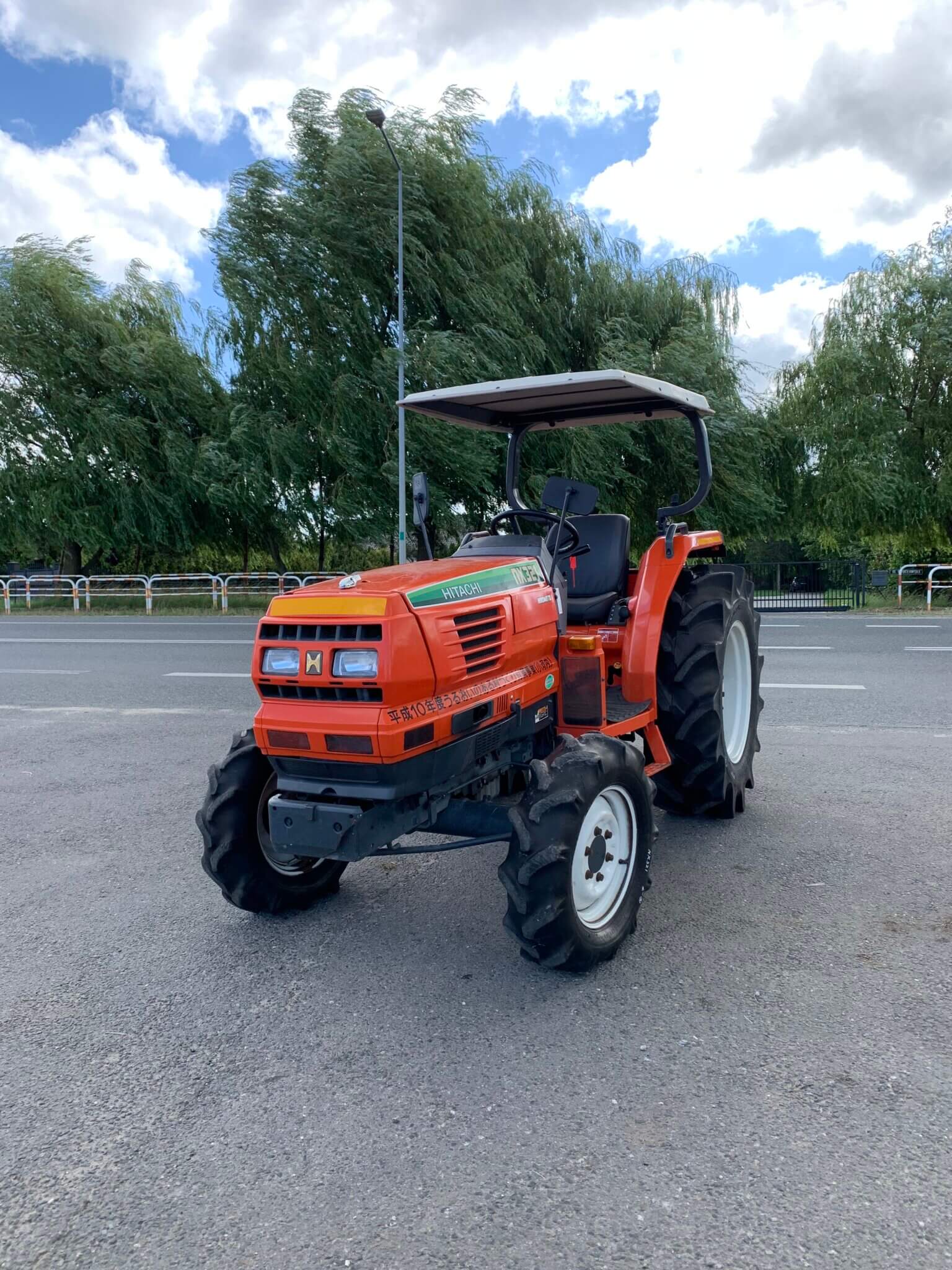 Traktorek Hitachi NX321