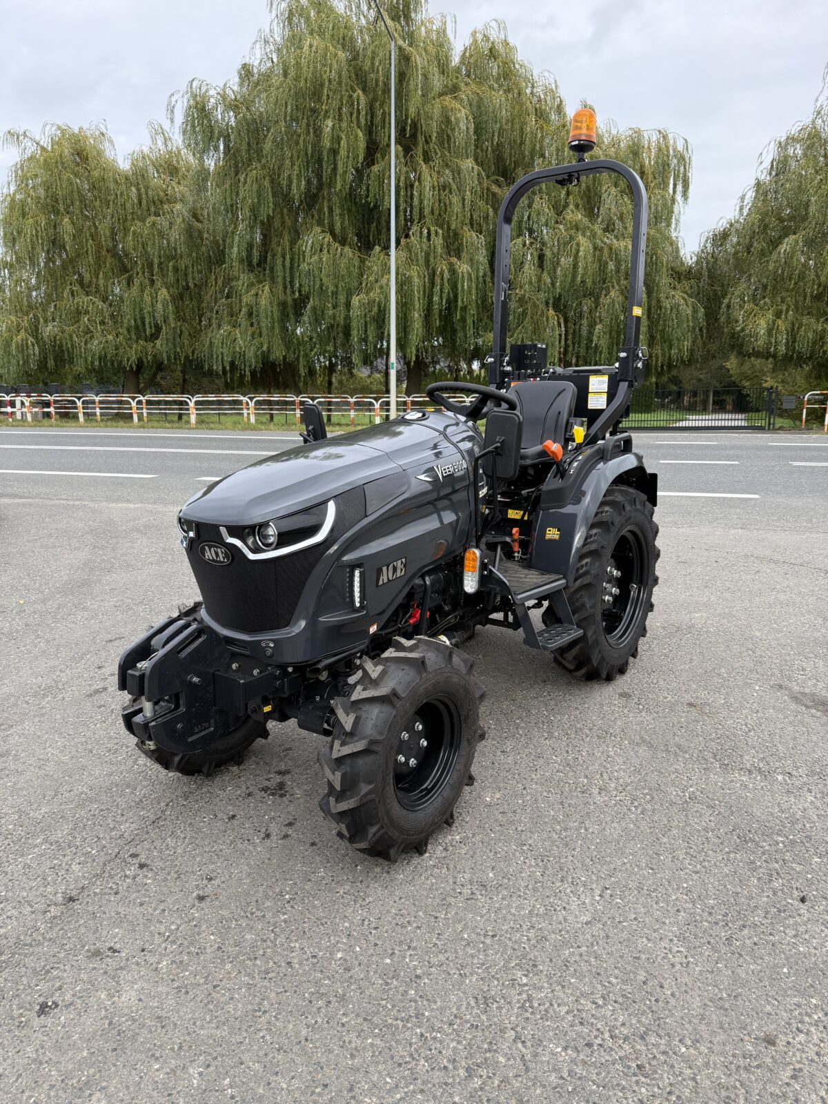 Traktorek ACE Veer 3000