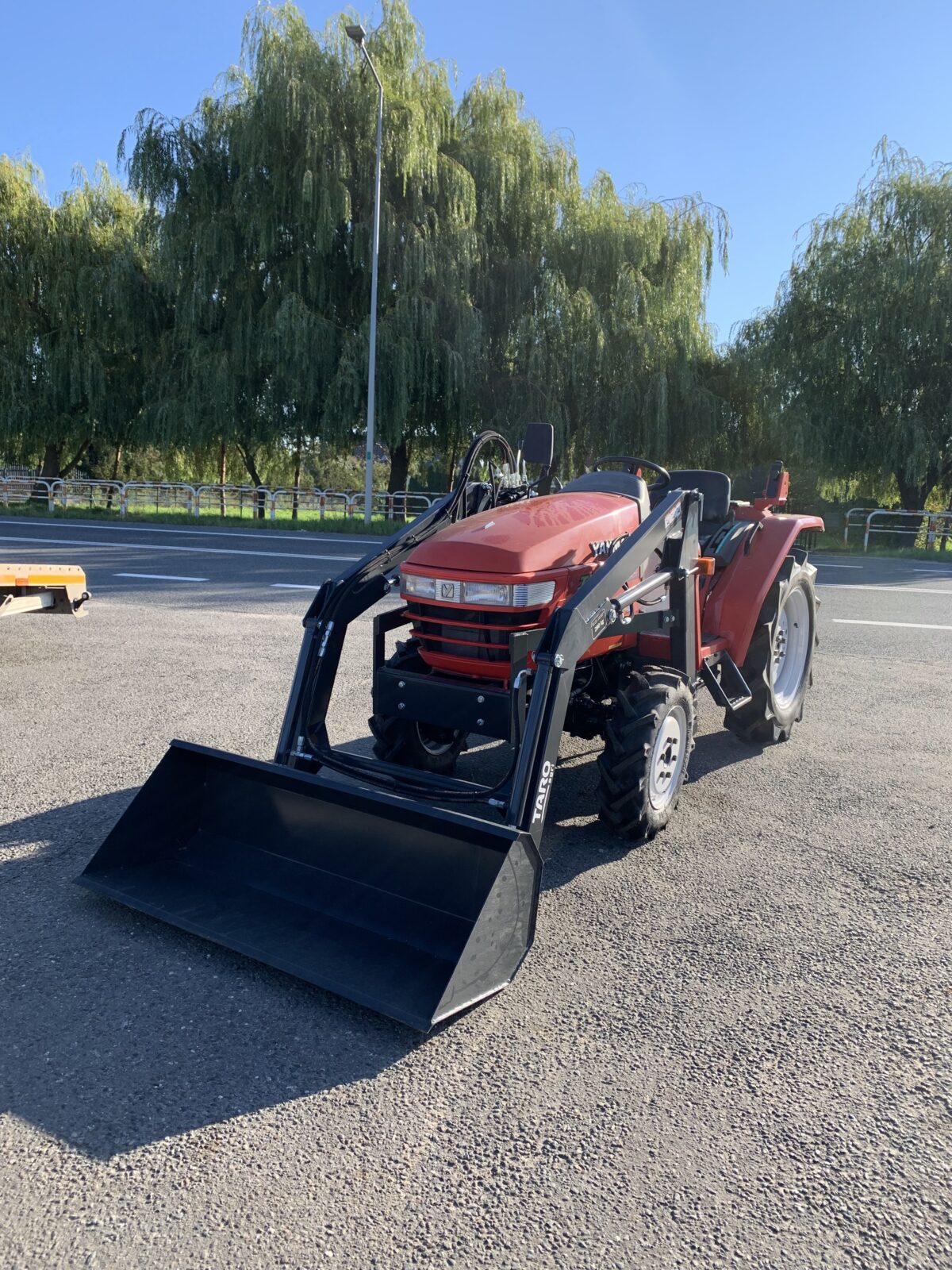 Traktorek Yanmar AF324 z ładowaczem czołowym