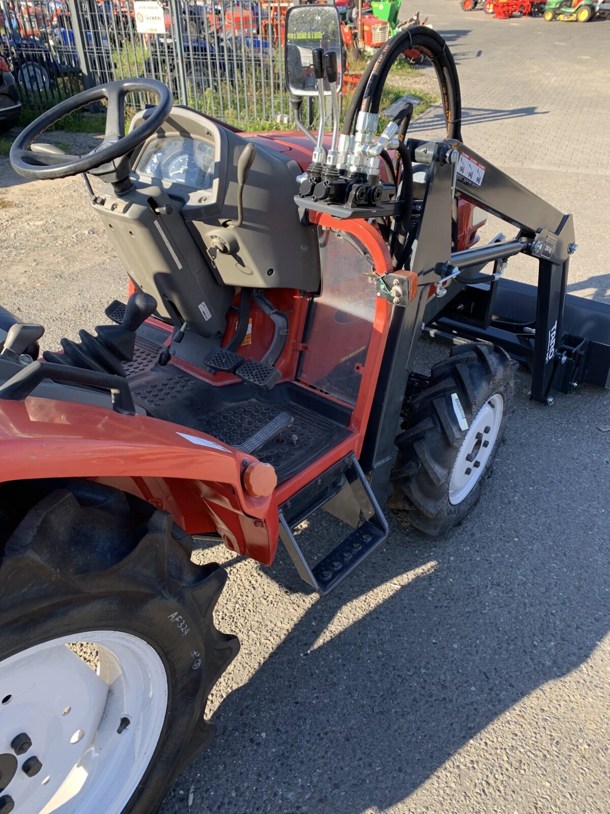 Traktorek Yanmar AF324 z ładowaczem czołowym