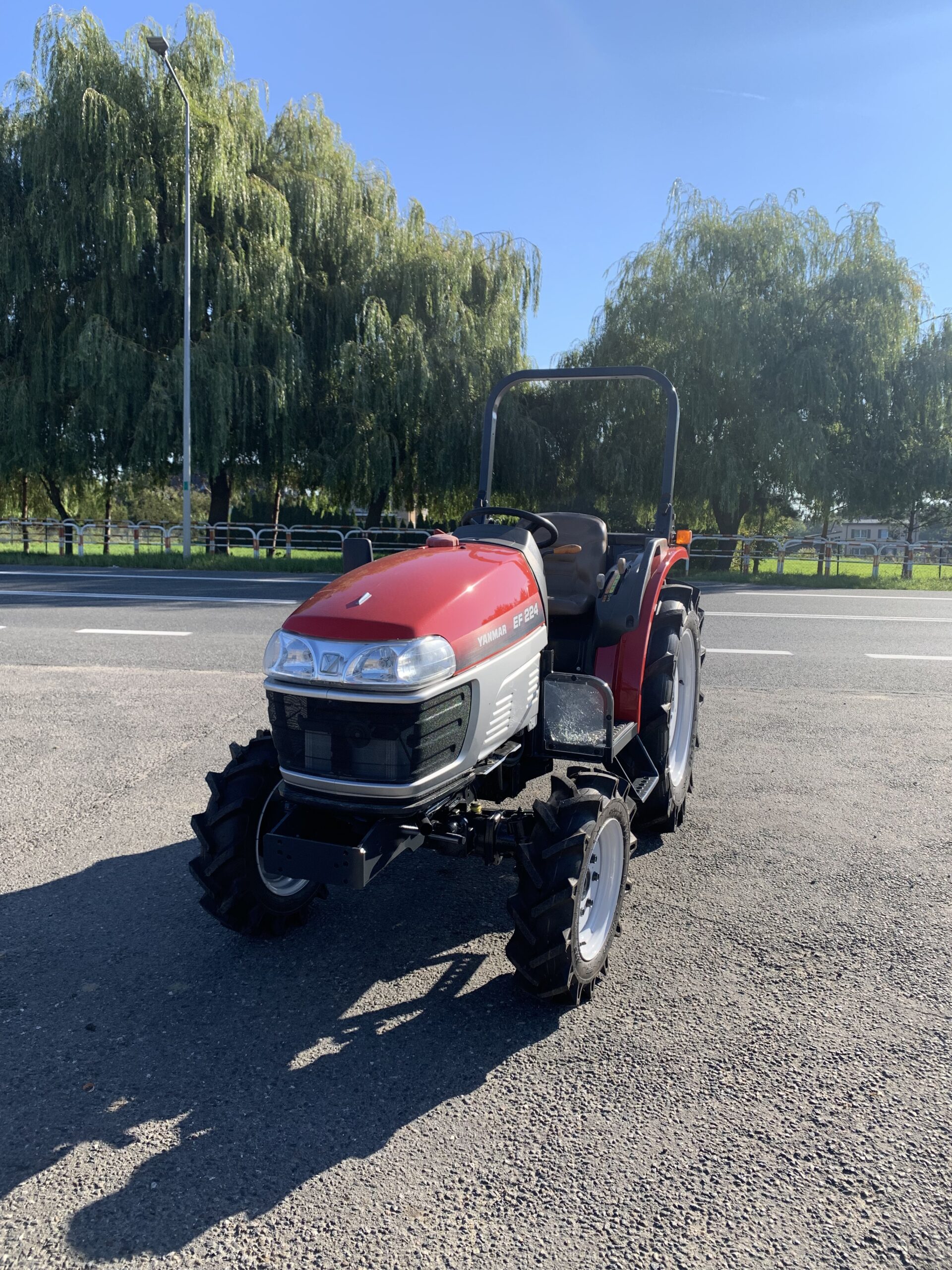 Traktorek Yanmar EF224