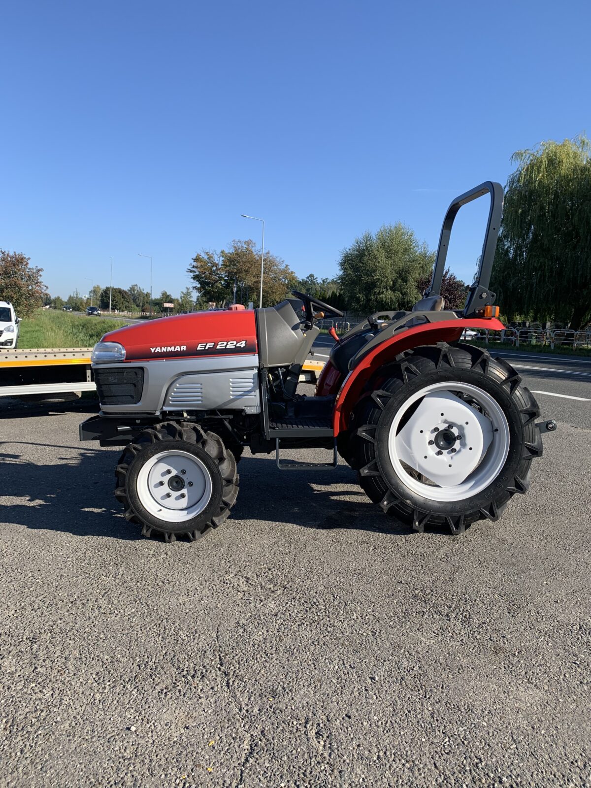 Traktorek Yanmar EF224