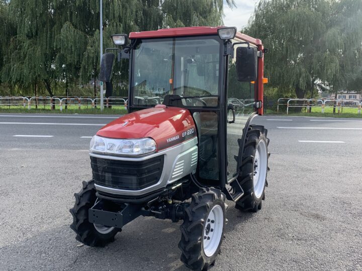Traktorek Yanmar EF220