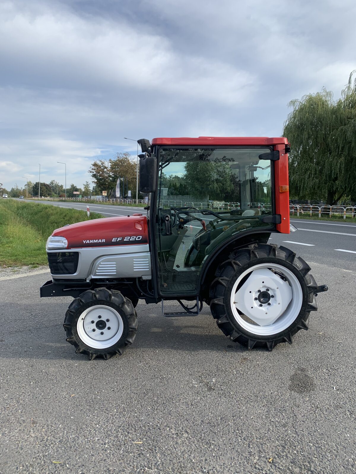 Traktorek Yanmar EF220