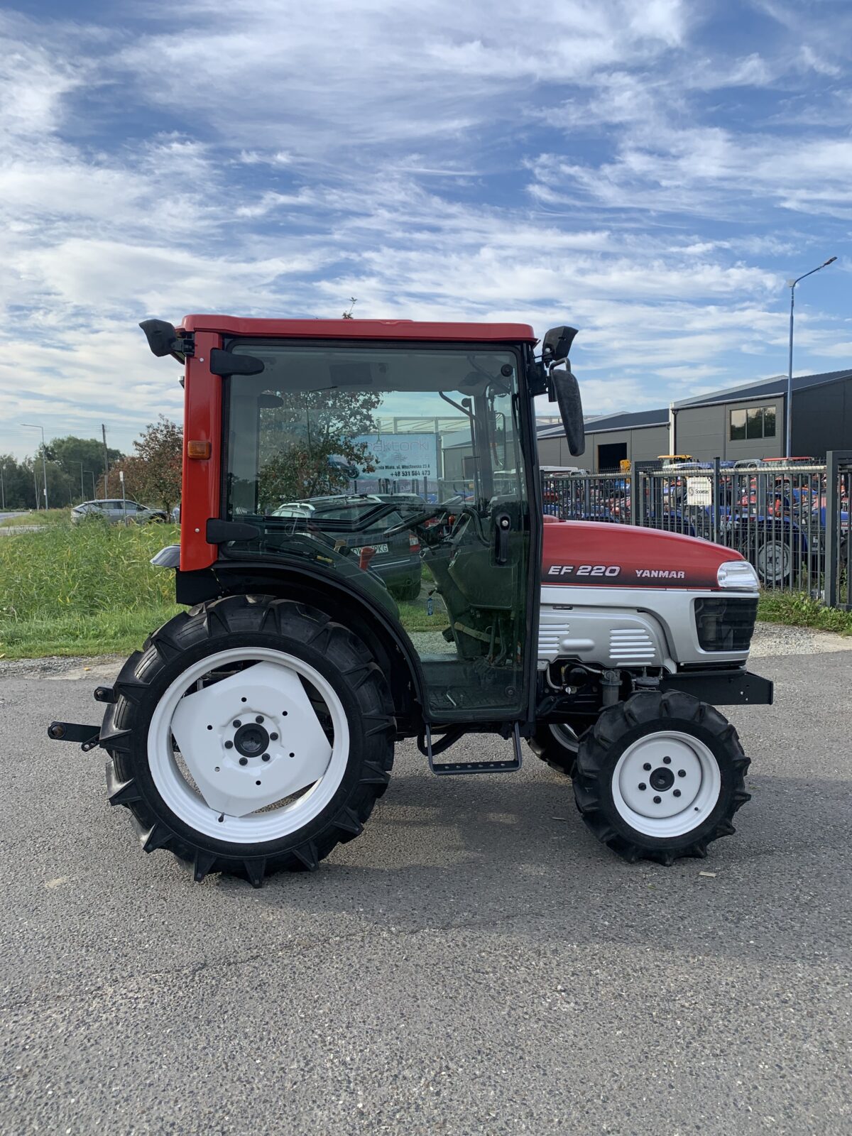 Traktorek Yanmar EF220