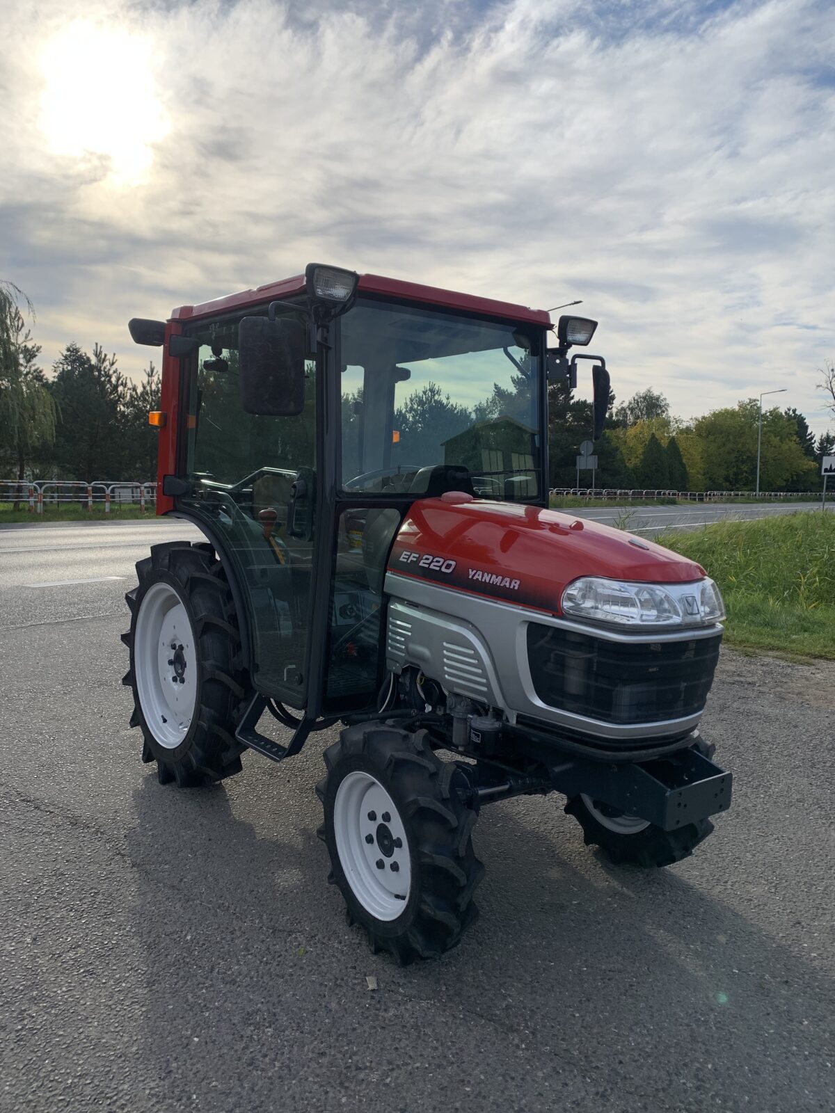 Traktorek Yanmar EF220