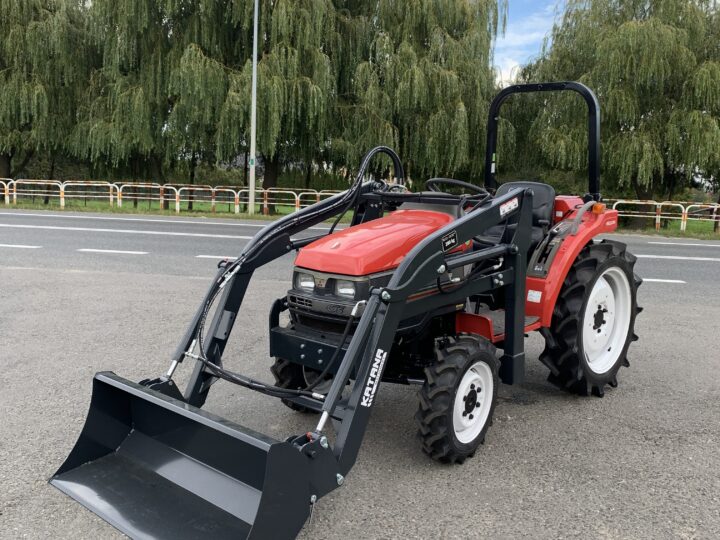 Traktorek Mitsubishi MT201 z ładowaczem czołowym
