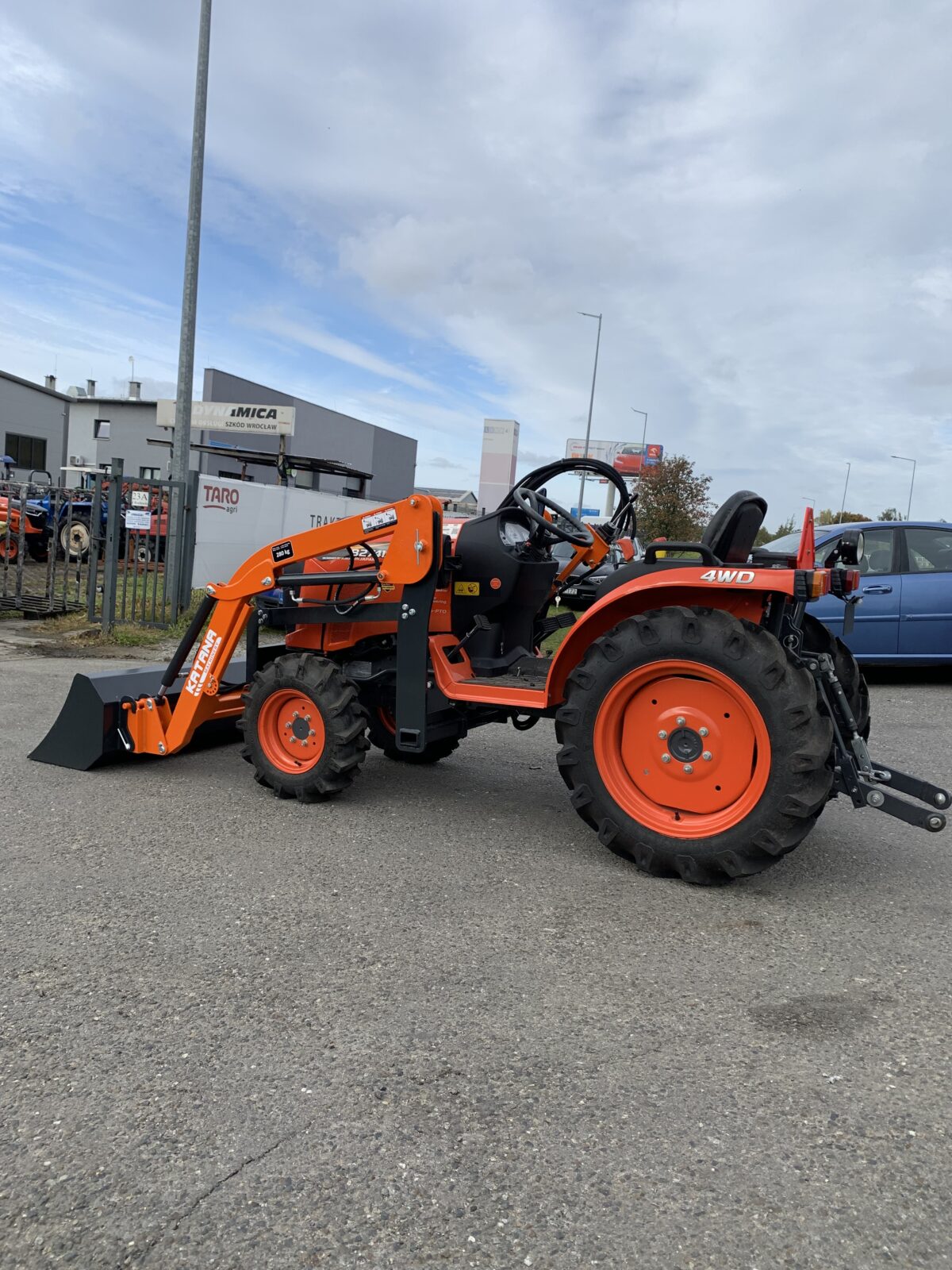 Traktorek Kubota NeoStar B2741 z ładowaczem czołowym demontowanym