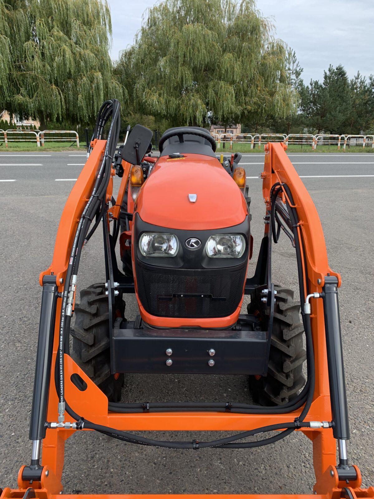 Traktorek Kubota NeoStar B2741 z ładowaczem czołowym demontowanym