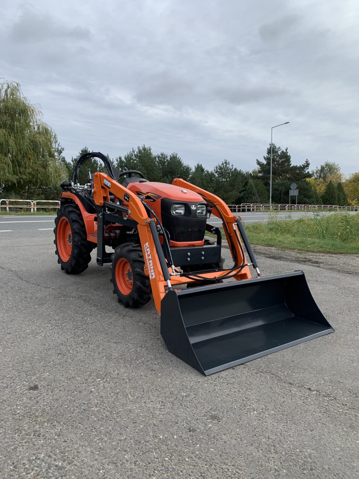 Traktorek Kubota NeoStar B2741 z ładowaczem czołowym demontowanym