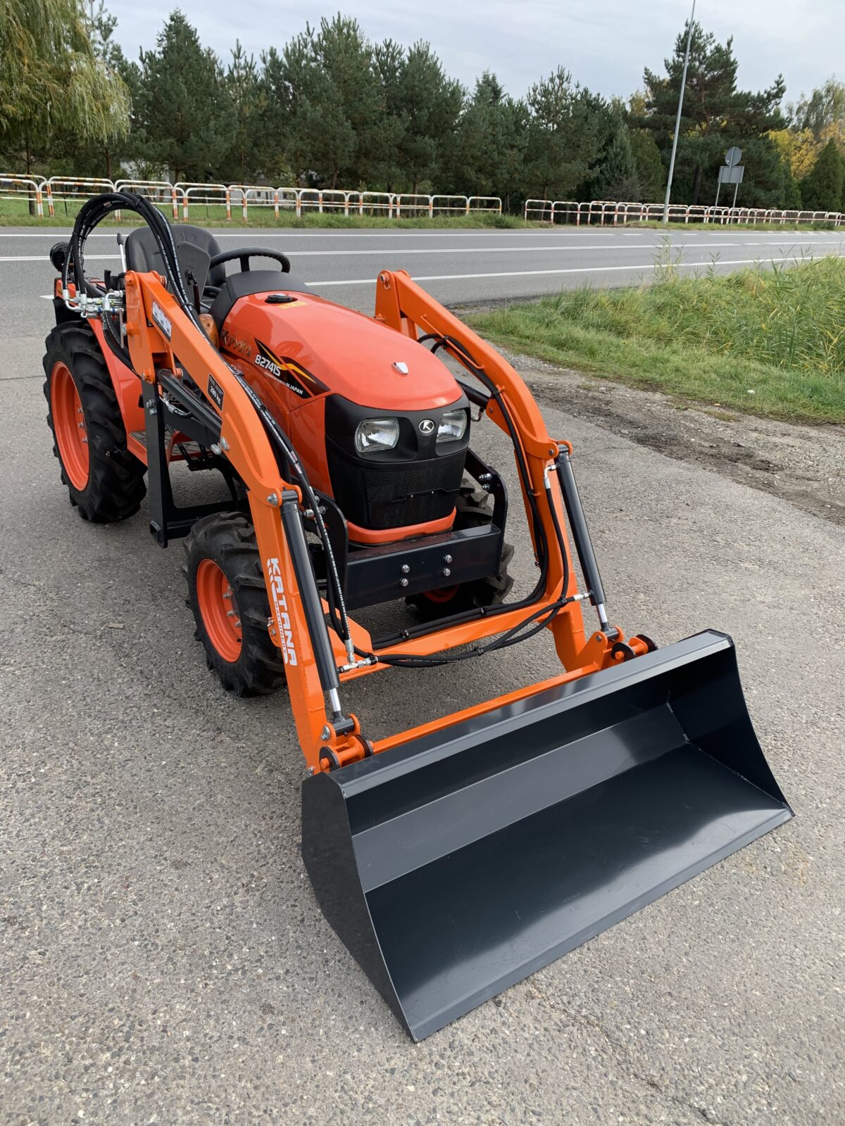 Traktorek Kubota NeoStar B2741 z ładowaczem czołowym demontowanym