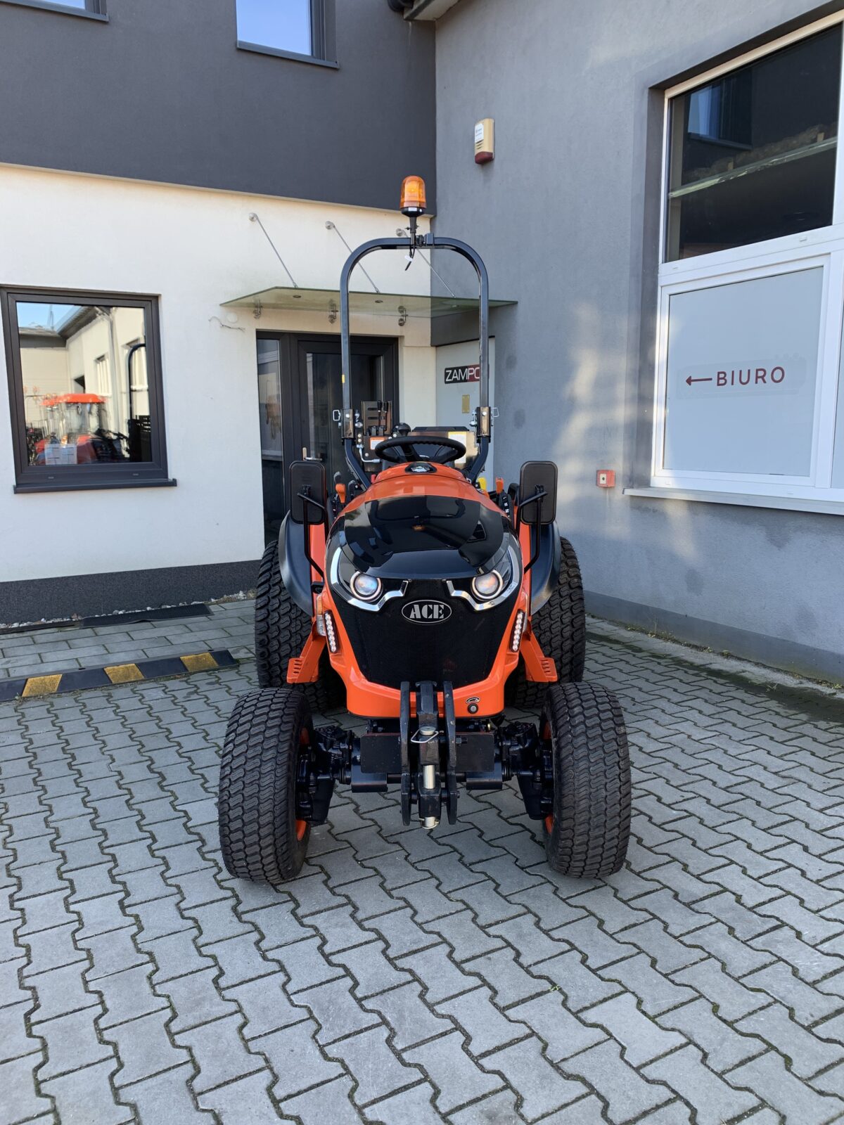 Traktorek ACE Veer 3000 opony do trawy