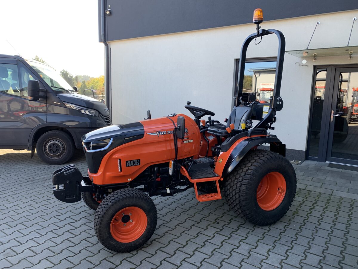 Traktorek ACE Veer 3000 opony do trawy
