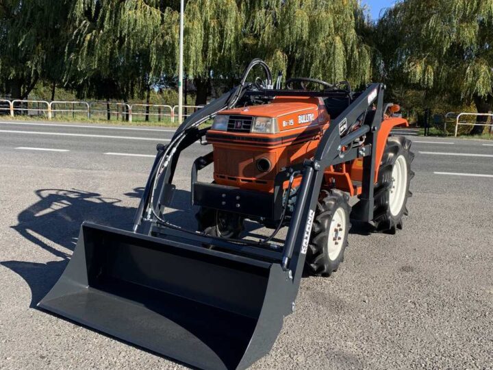 Traktorek Kubota B1-15 z ładowaczem czołowym