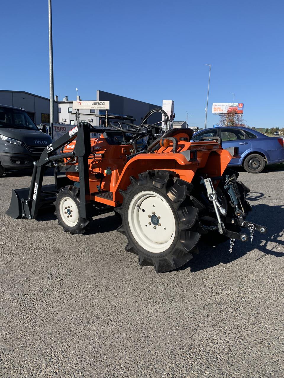 Traktorek Kubota B1-15 z ładowaczem czołowym
