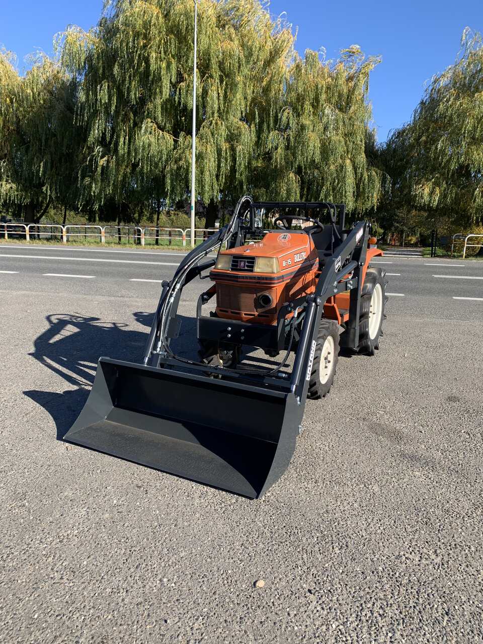 Traktorek Kubota B1-15 z ładowaczem czołowym