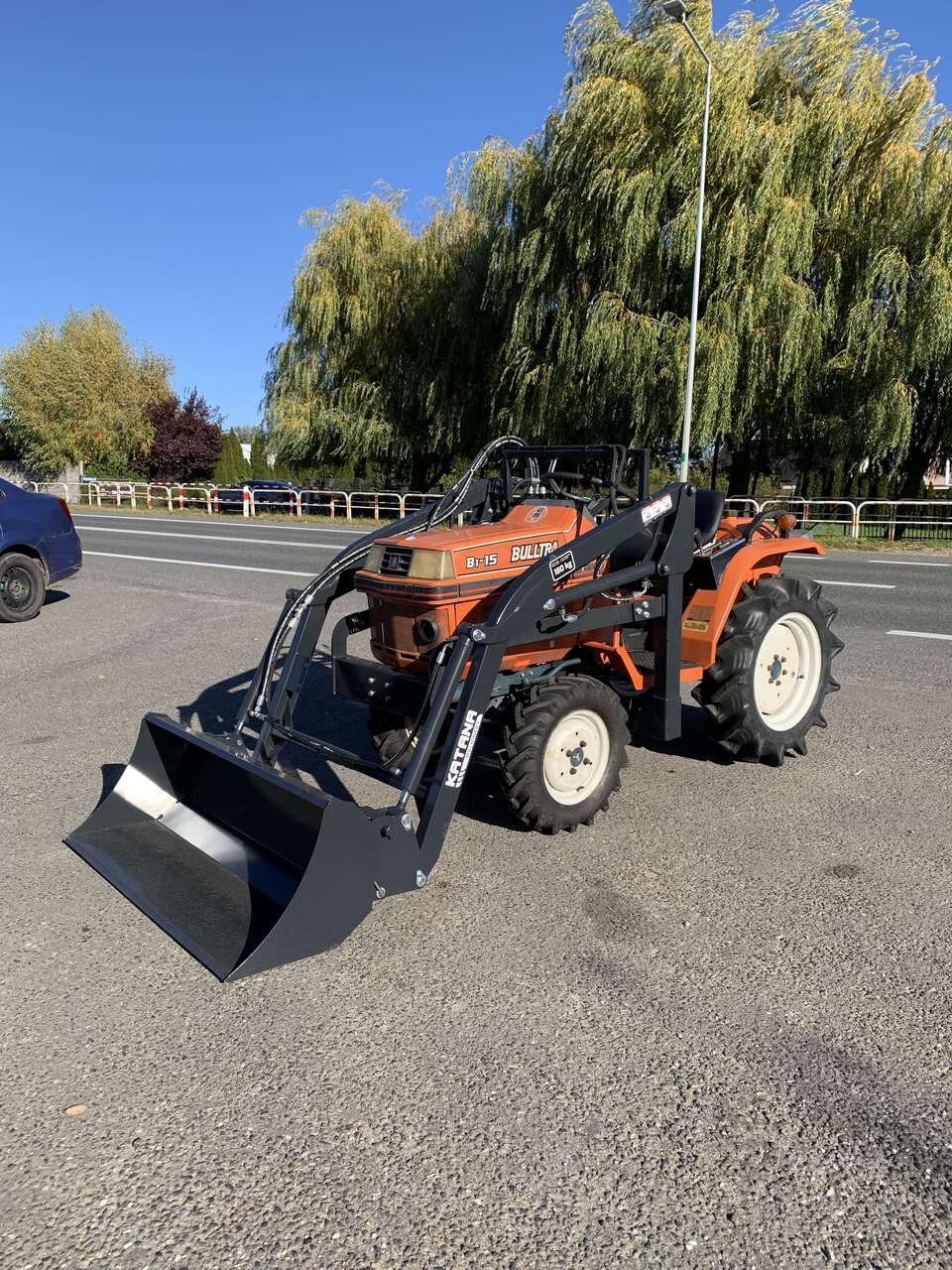 Traktorek Kubota B1-15 z ładowaczem czołowym