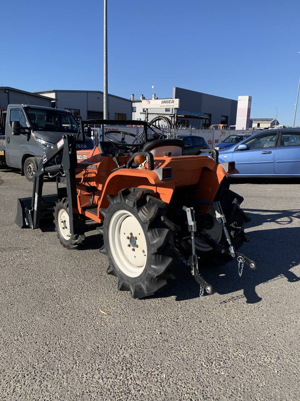 Traktorek Kubota B1-15 z ładowaczem czołowym