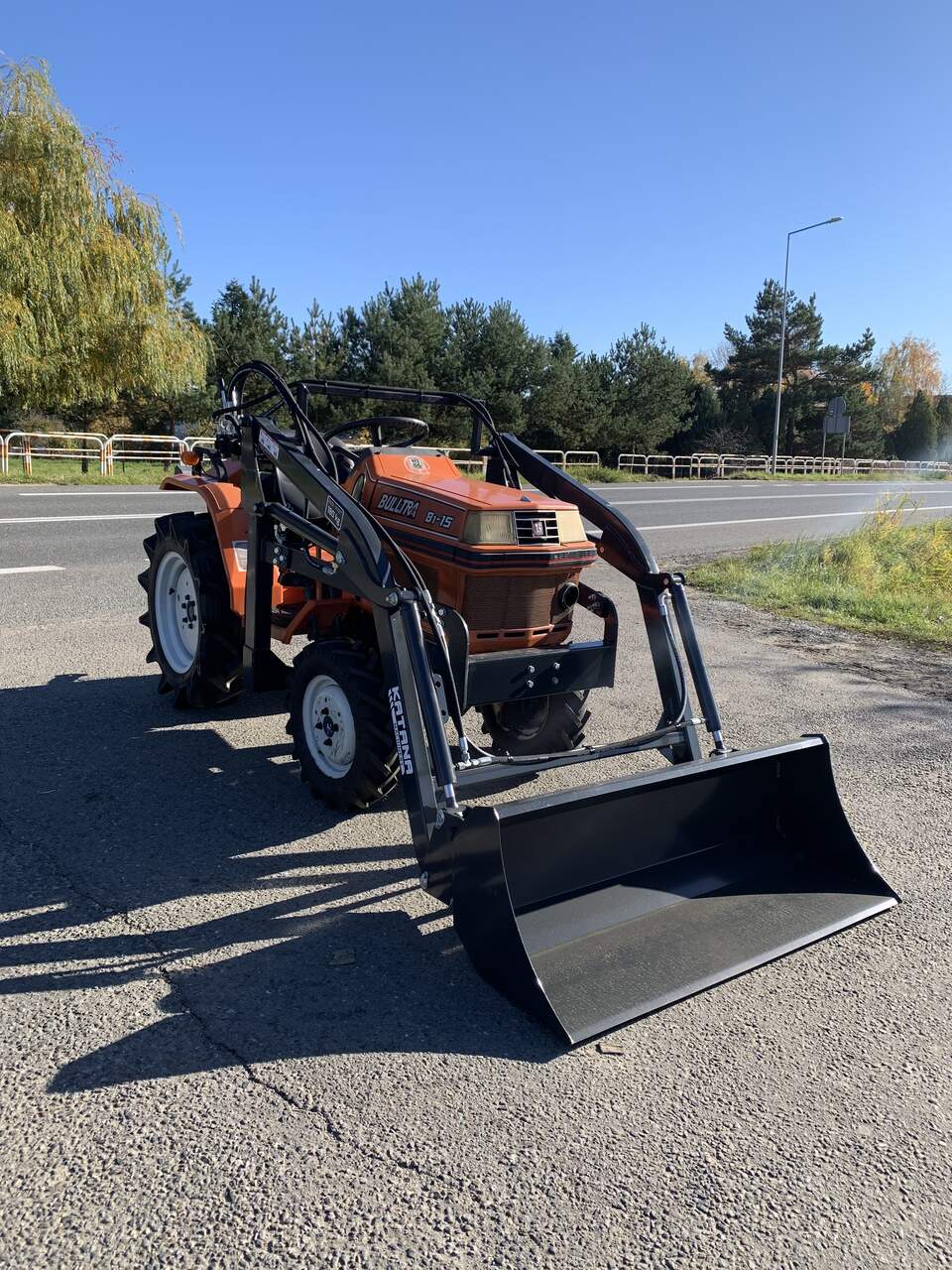 Traktorek Kubota B1-15 z ładowaczem czołowym