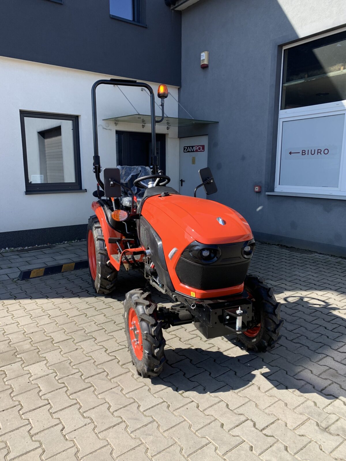 Traktorek Taro B26